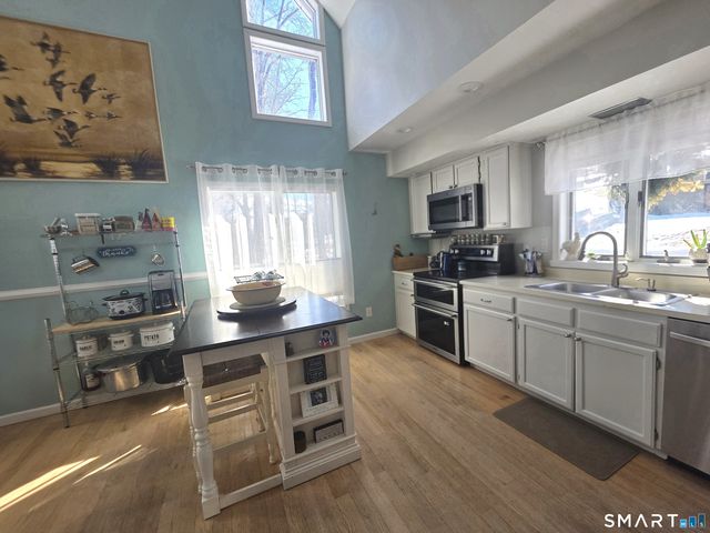 18 North Lake Shore Drive, Brookfield, CT 06804