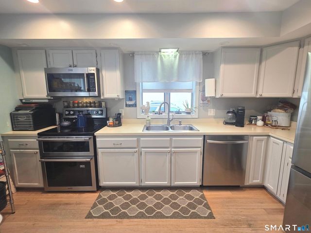 18 North Lake Shore Drive, Brookfield, CT 06804