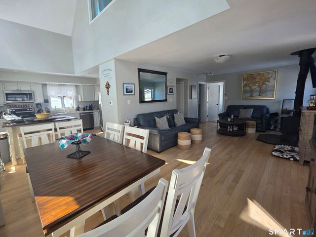 18 North Lake Shore Drive, Brookfield, CT 06804