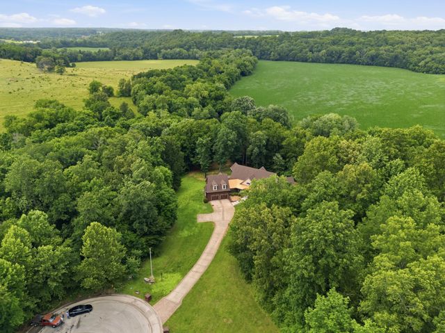 2214 Trieste Trl, Adams, TN 37010