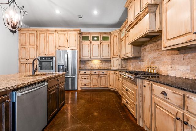 335 Vintage Cove, Conway, AR 72034