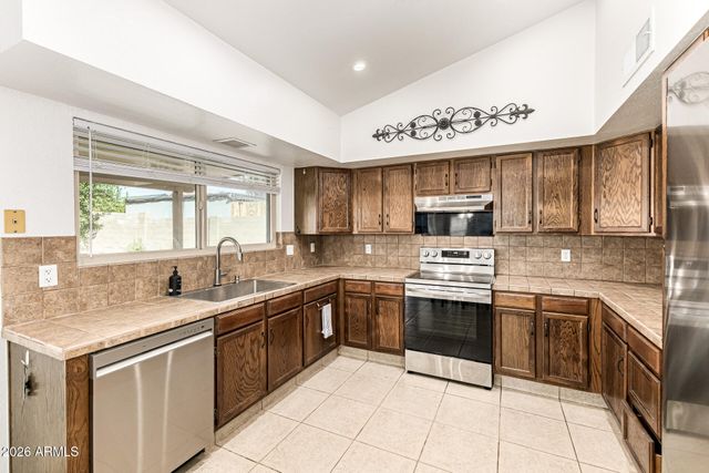 15756 W SHILOH Avenue, Goodyear, AZ 85338