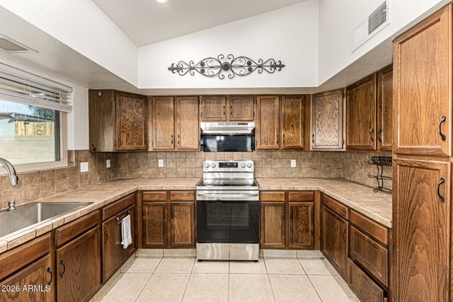 15756 W SHILOH Avenue, Goodyear, AZ 85338