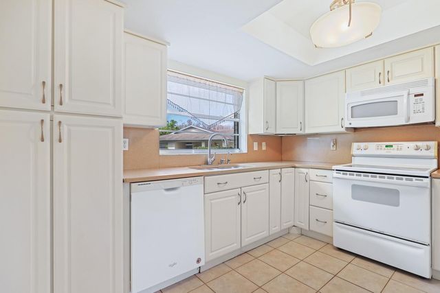 2003 HADRIAN COURT, Sun City Center, FL 33573