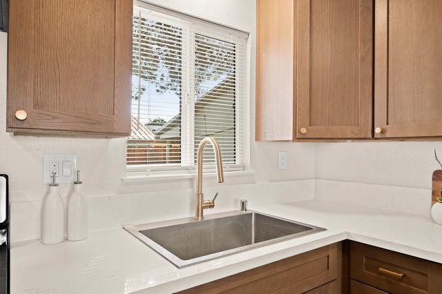 8024 33rd Ave, Sacramento, CA 95824