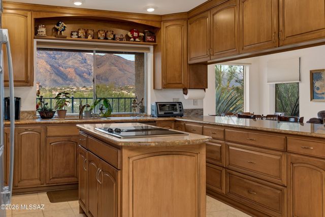 4975 N Camino Esplendora, Tucson, AZ 85718