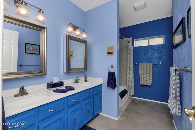 4975 N Camino Esplendora, Tucson, AZ 85718