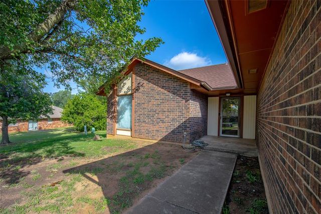 1029 Oak Hill Drive, Midwest City, OK 73110