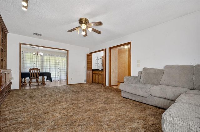 1029 Oak Hill Drive, Midwest City, OK 73110