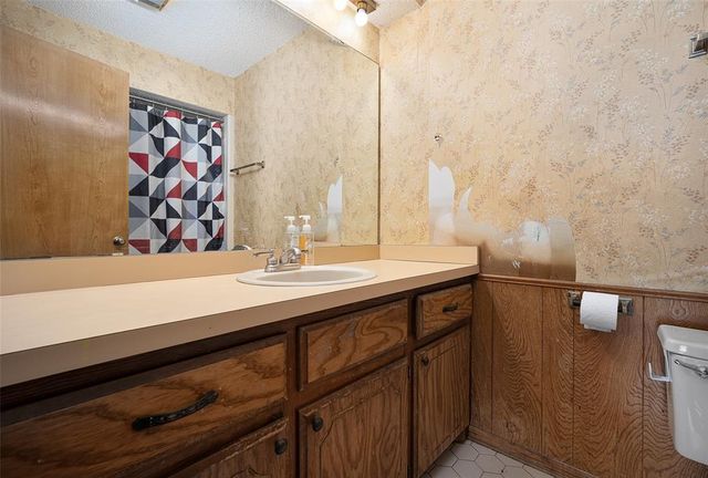 1029 Oak Hill Drive, Midwest City, OK 73110