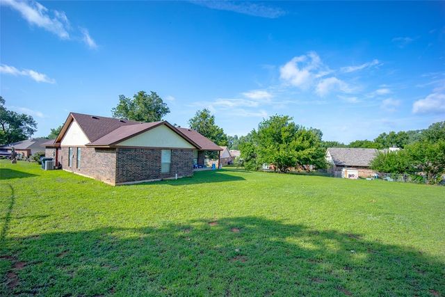 1029 Oak Hill Drive, Midwest City, OK 73110