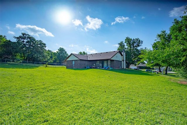 1029 Oak Hill Drive, Midwest City, OK 73110