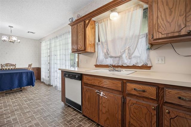 1029 Oak Hill Drive, Midwest City, OK 73110