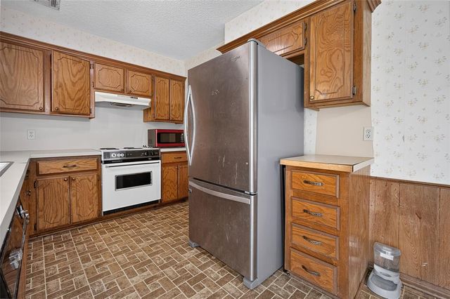 1029 Oak Hill Drive, Midwest City, OK 73110