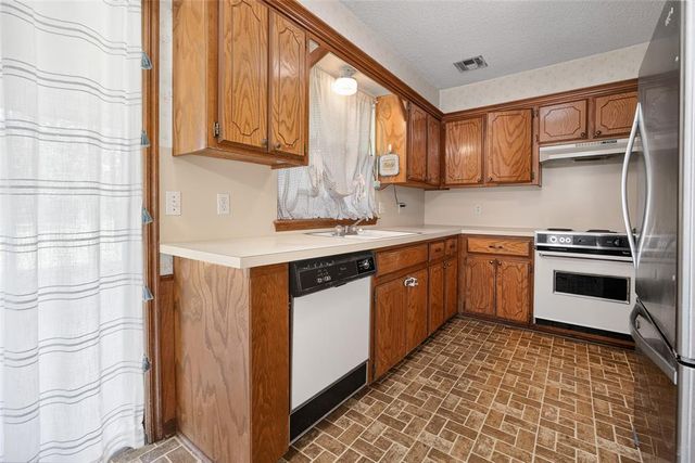 1029 Oak Hill Drive, Midwest City, OK 73110
