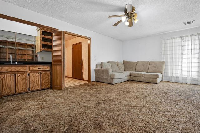1029 Oak Hill Drive, Midwest City, OK 73110