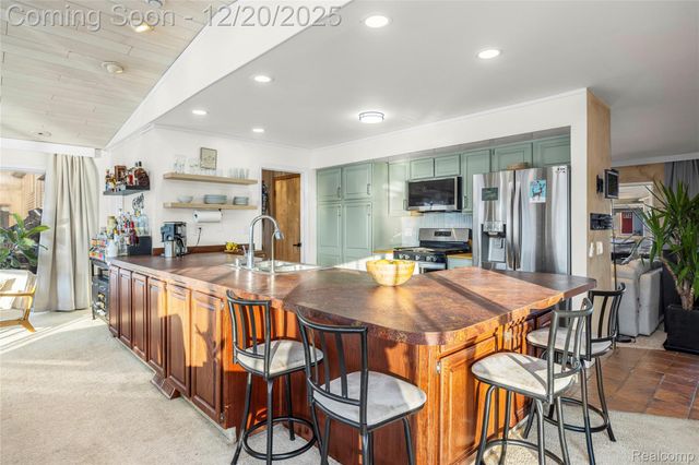 38027 Mallast Street, Harrison Charter Township, MI 48045