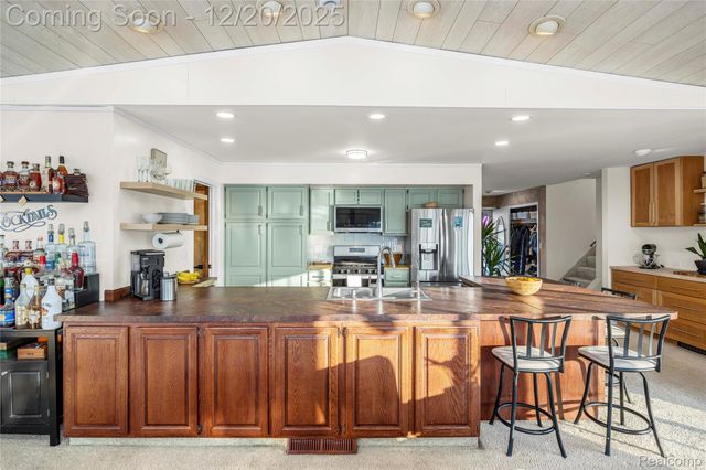 38027 Mallast Street, Harrison Charter Township, MI 48045