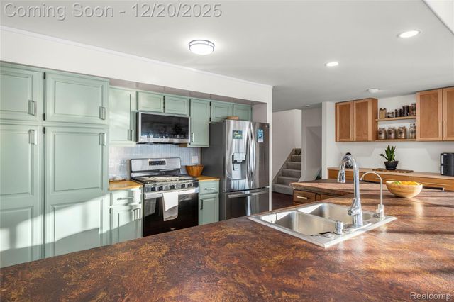 38027 Mallast Street, Harrison Charter Township, MI 48045