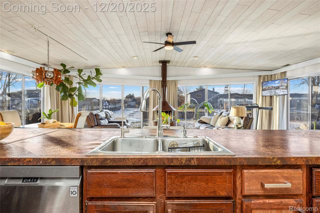 38027 Mallast Street, Harrison Charter Township, MI 48045