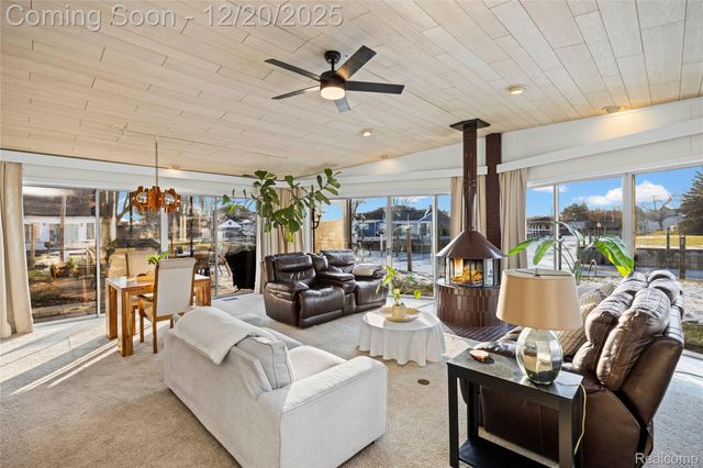 38027 Mallast Street, Harrison Charter Township, MI 48045