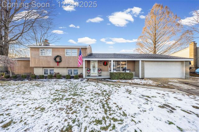 38027 Mallast Street, Harrison Charter Township, MI 48045