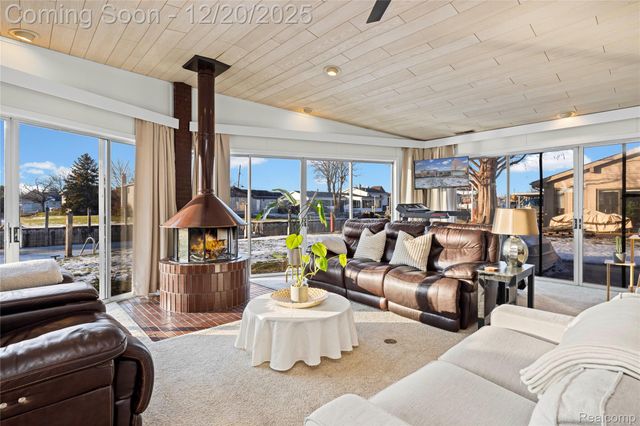 38027 Mallast Street, Harrison Charter Township, MI 48045