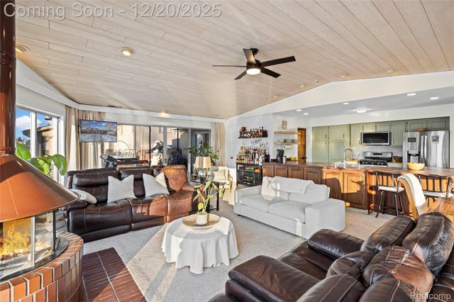 38027 Mallast Street, Harrison Charter Township, MI 48045