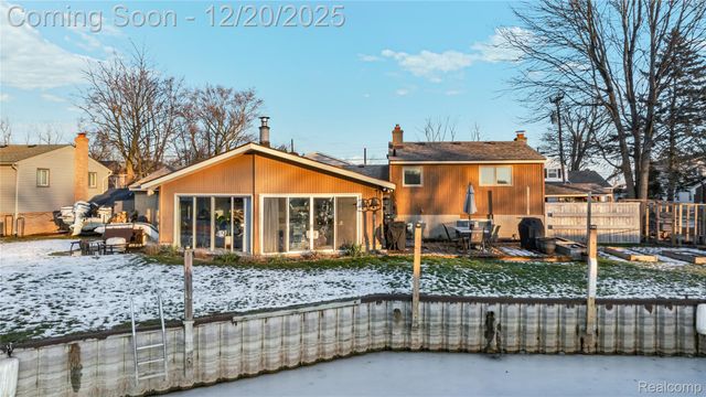 38027 Mallast Street, Harrison Charter Township, MI 48045