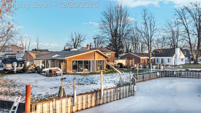 38027 Mallast Street, Harrison Charter Township, MI 48045