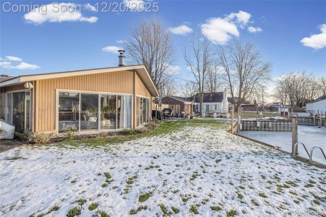 38027 Mallast Street, Harrison Charter Township, MI 48045