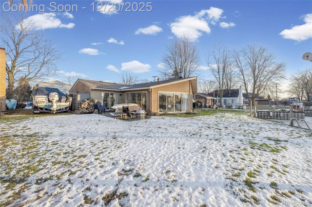 38027 Mallast Street, Harrison Charter Township, MI 48045