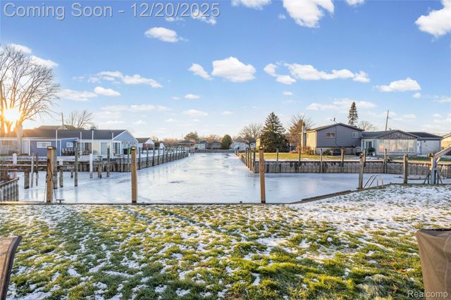 38027 Mallast Street, Harrison Charter Township, MI 48045