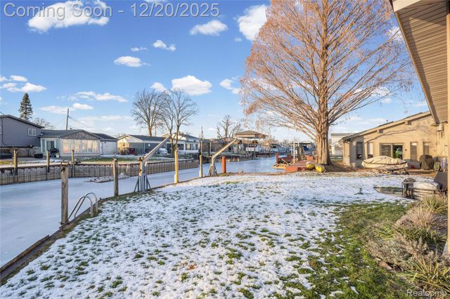 38027 Mallast Street, Harrison Charter Township, MI 48045