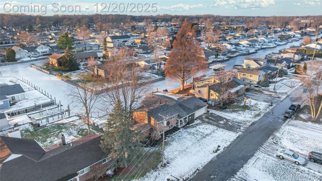 38027 Mallast Street, Harrison Charter Township, MI 48045