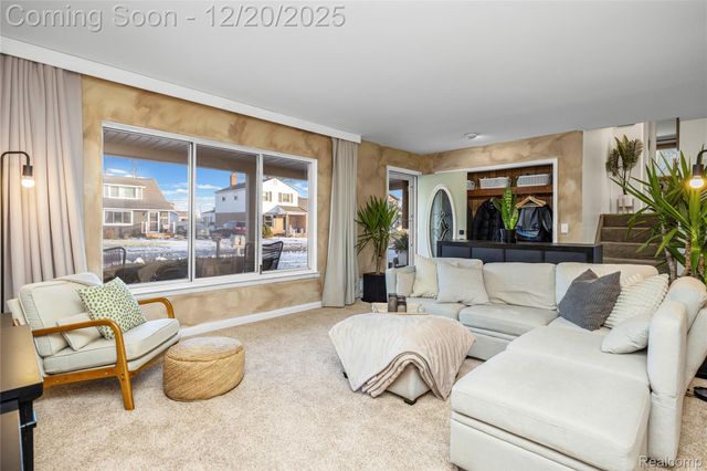 38027 Mallast Street, Harrison Charter Township, MI 48045