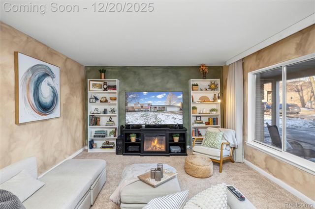 38027 Mallast Street, Harrison Charter Township, MI 48045