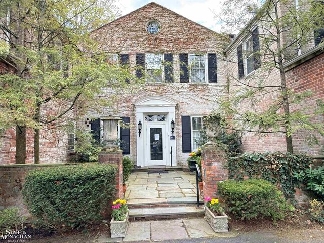 481 Kercheval Avenue, Grosse Pointe Farms, MI 48236