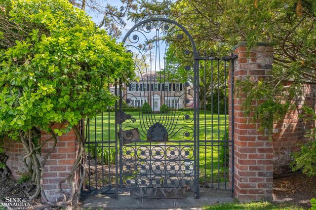 481 Kercheval Avenue, Grosse Pointe Farms, MI 48236