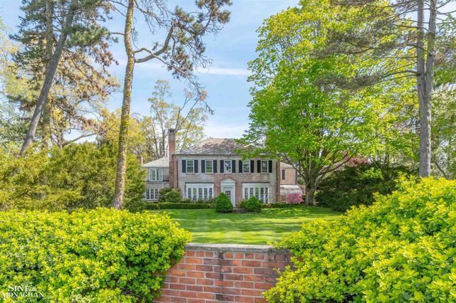 481 Kercheval Avenue, Grosse Pointe Farms, MI 48236