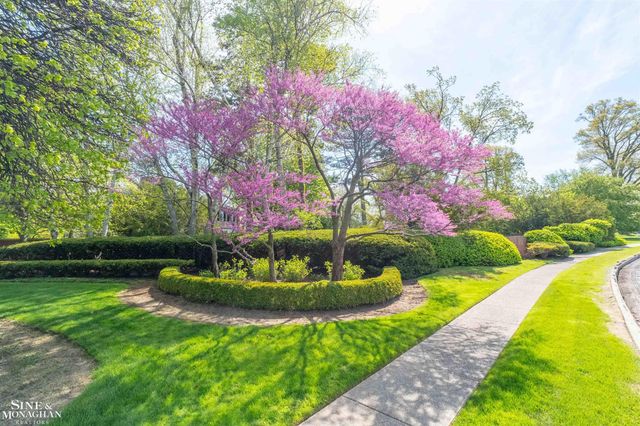 481 Kercheval Avenue, Grosse Pointe Farms, MI 48236