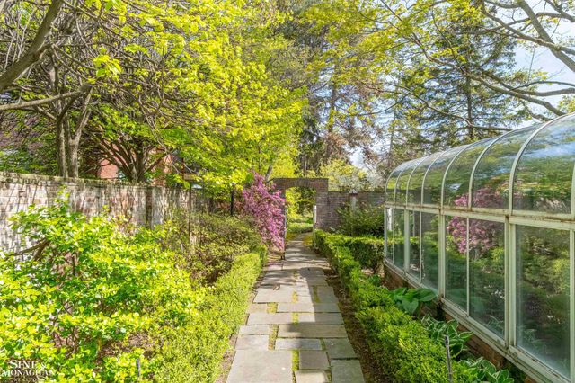 481 Kercheval Avenue, Grosse Pointe Farms, MI 48236