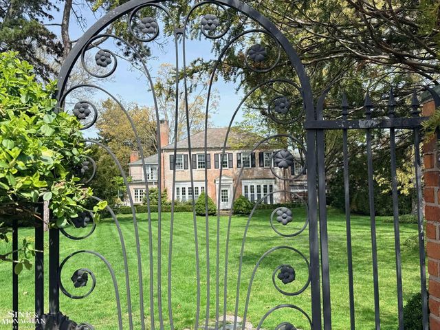 481 Kercheval Avenue, Grosse Pointe Farms, MI 48236