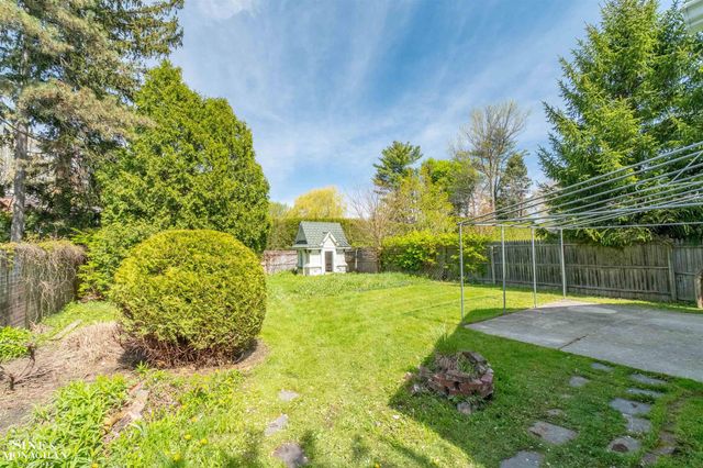 481 Kercheval Avenue, Grosse Pointe Farms, MI 48236