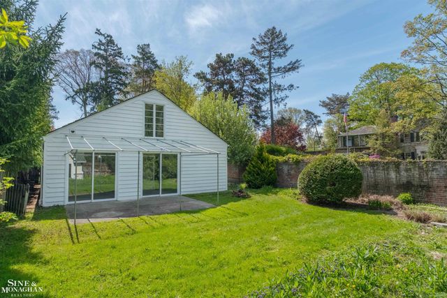 481 Kercheval Avenue, Grosse Pointe Farms, MI 48236