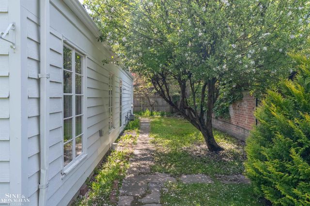 481 Kercheval Avenue, Grosse Pointe Farms, MI 48236