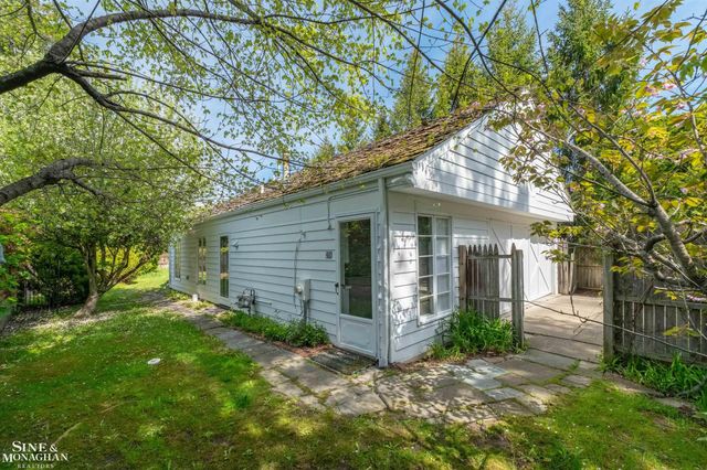 481 Kercheval Avenue, Grosse Pointe Farms, MI 48236
