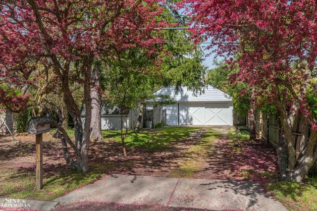 481 Kercheval Avenue, Grosse Pointe Farms, MI 48236