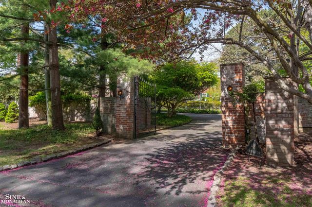 481 Kercheval Avenue, Grosse Pointe Farms, MI 48236