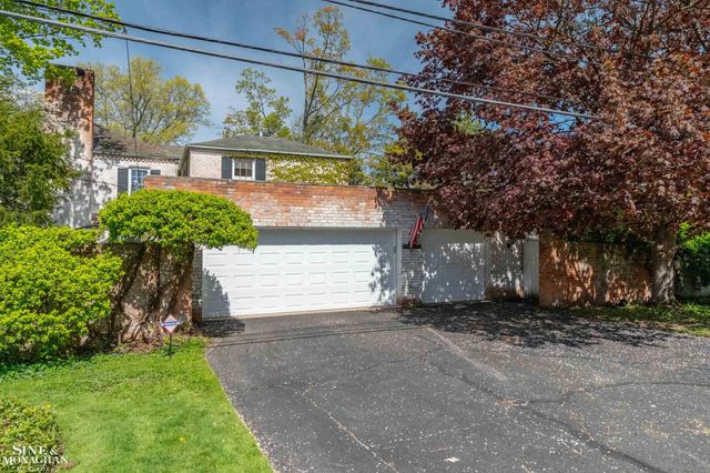 481 Kercheval Avenue, Grosse Pointe Farms, MI 48236